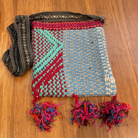 Handwoven Peruvian Sheep Wool Crossbody Handbag with Pom Poms - Picture 2 of 4